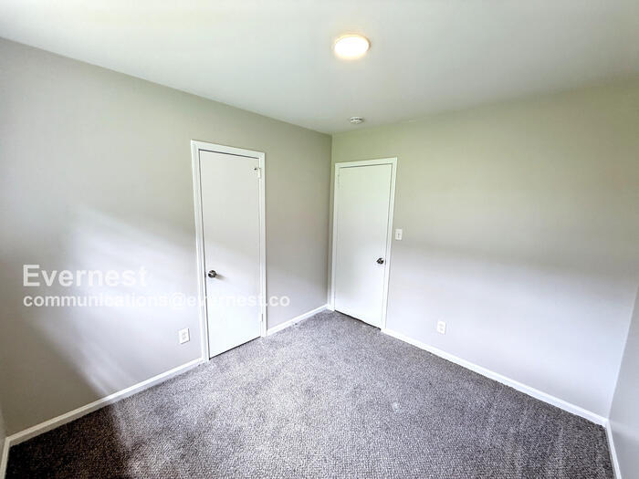 Building Photo - 900 Von Dale Dr