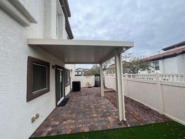 Building Photo - Beautiful 3 bedroom home