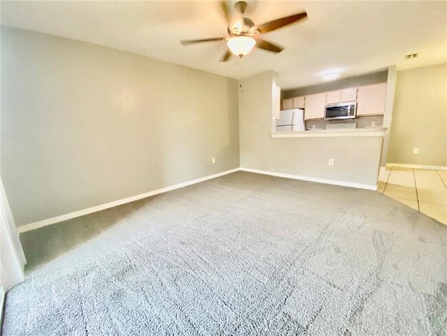 Building Photo - 5479 Vineland Rd