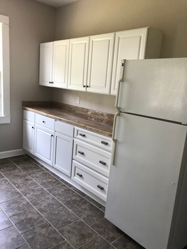 Building Photo - 5547 Woodlawn Pl