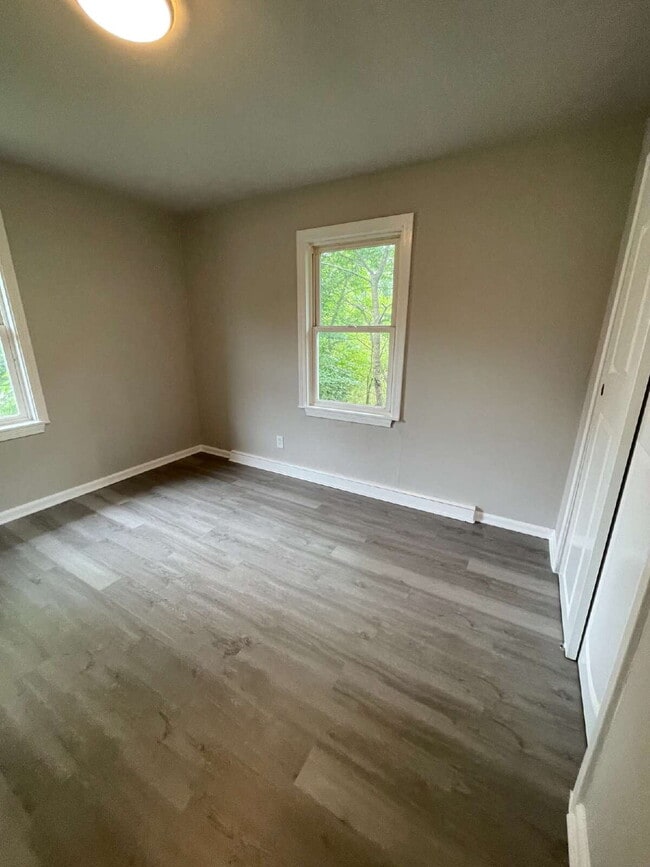 Building Photo - Spacious 5-bed house in Gary!