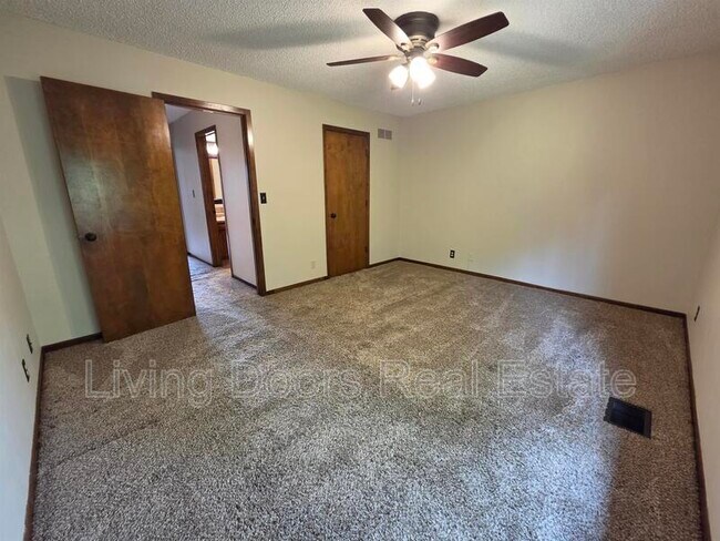 Building Photo - 2335 Southwood Pl
