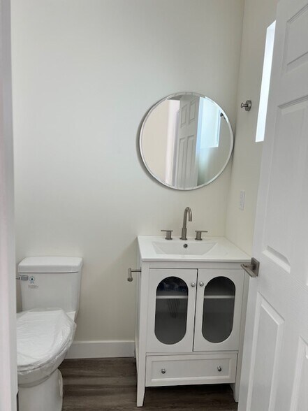 Building Photo - 1400 Elm Ave