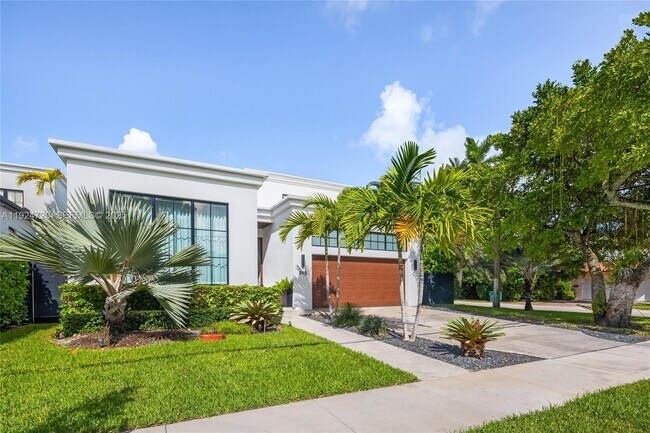 Building Photo - 895 NE 76th St