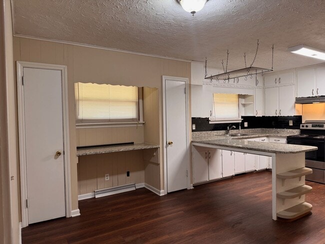 Building Photo - 2 BED, 2 BATH BRICK HOME LOCATED IN ASHEBORO!