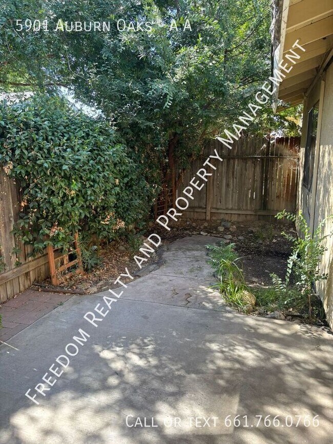 Building Photo - 5901 Auburn Oaks Dr