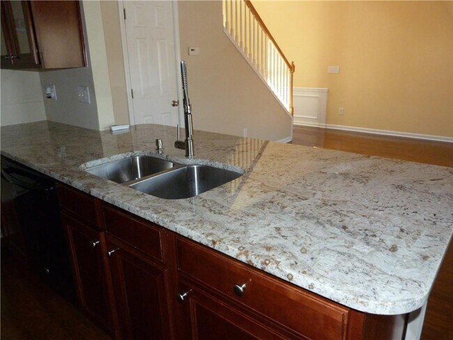 Building Photo - 2091 Deptford Dr