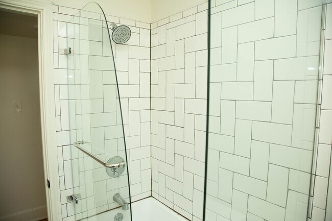 Building Photo - 4 Bedroom House Available Near Scott Stadi...