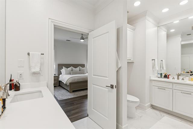 Building Photo - 6605 Bandera Ave