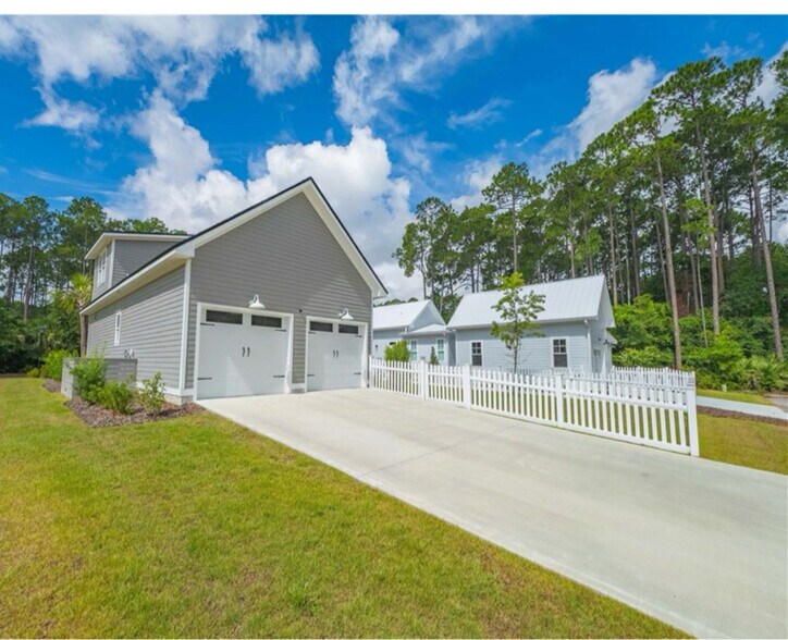 Building Photo - 206 Placid Rd