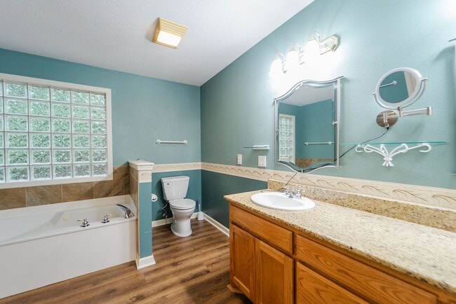 Building Photo - Charming 3 bedroom, 2 bathroom located in the picturesque Hot Springs Village