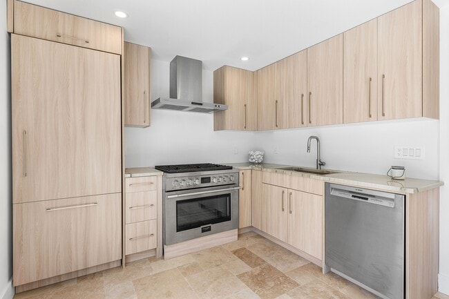 Building Photo - 306 Cordova Rd