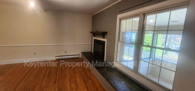 Building Photo - 127 College Cir