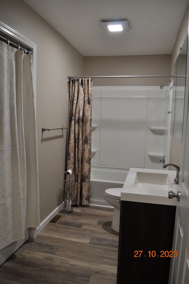 Full Bath - 206 Odoherty Rd