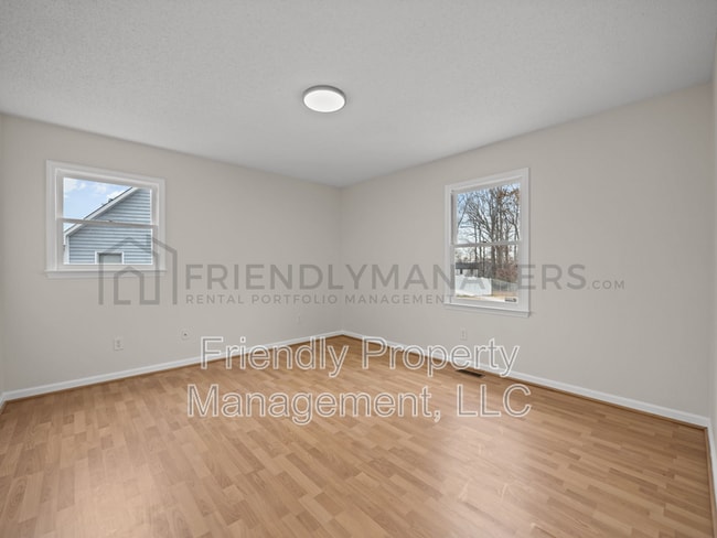 Building Photo - 2119 Dave St