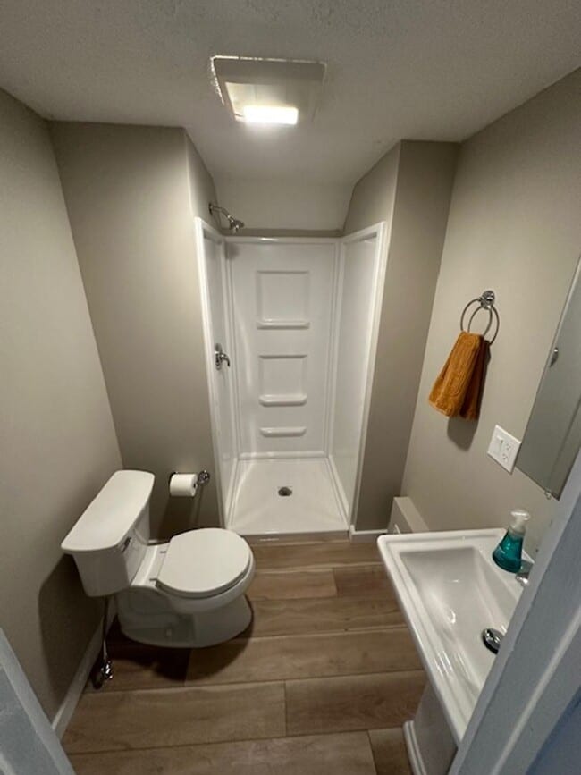 Building Photo - Spacious & Fully Renovated 3-Bedroom Home Near Downtown Hartville, OH