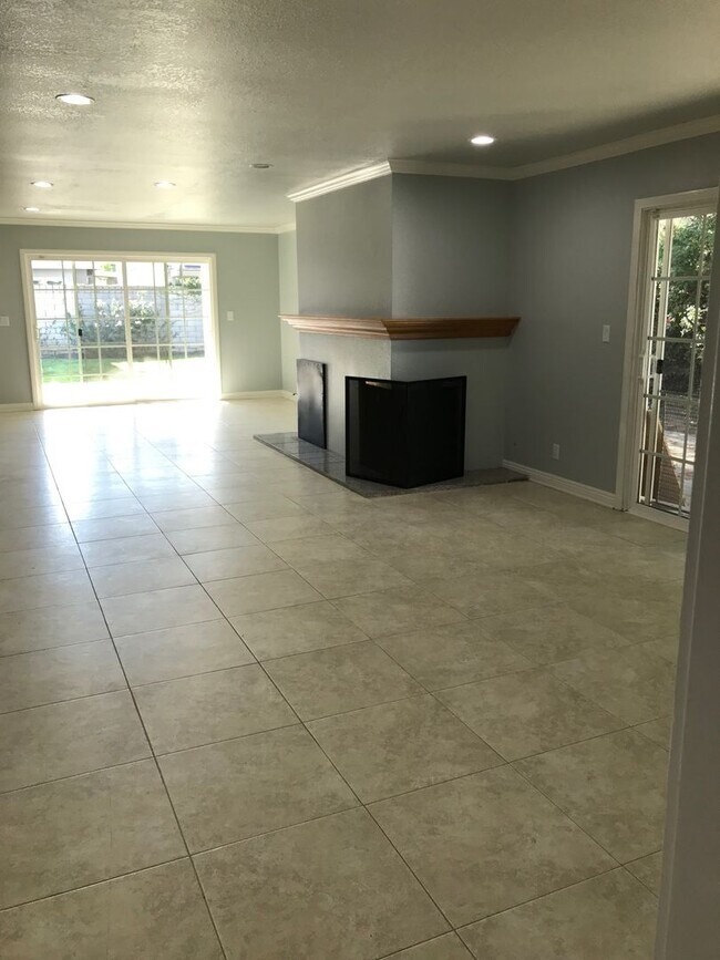 Building Photo - Comming SOON !! Beautiful 3 Bed 2 Bath Hom...