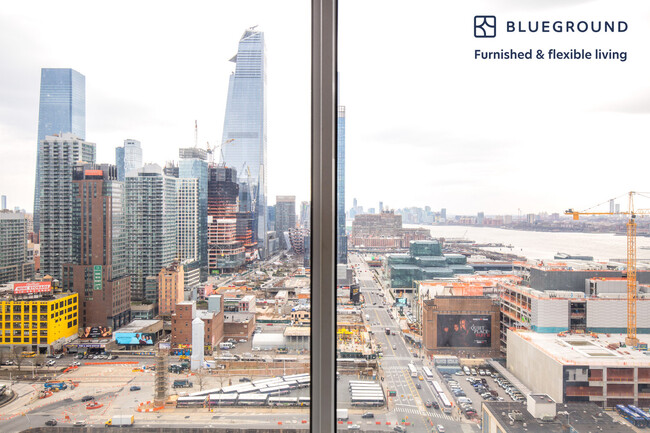 Building Photo - 560 W 43rd St