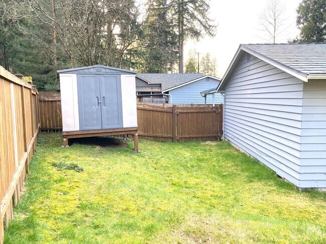 Building Photo - Bothell Duplex w/ Spacious Yard
