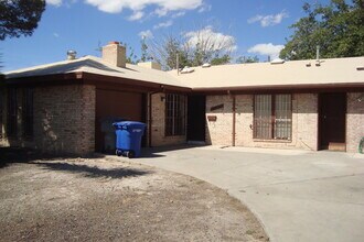 Building Photo - Refrig A/C 3bed/2bath!