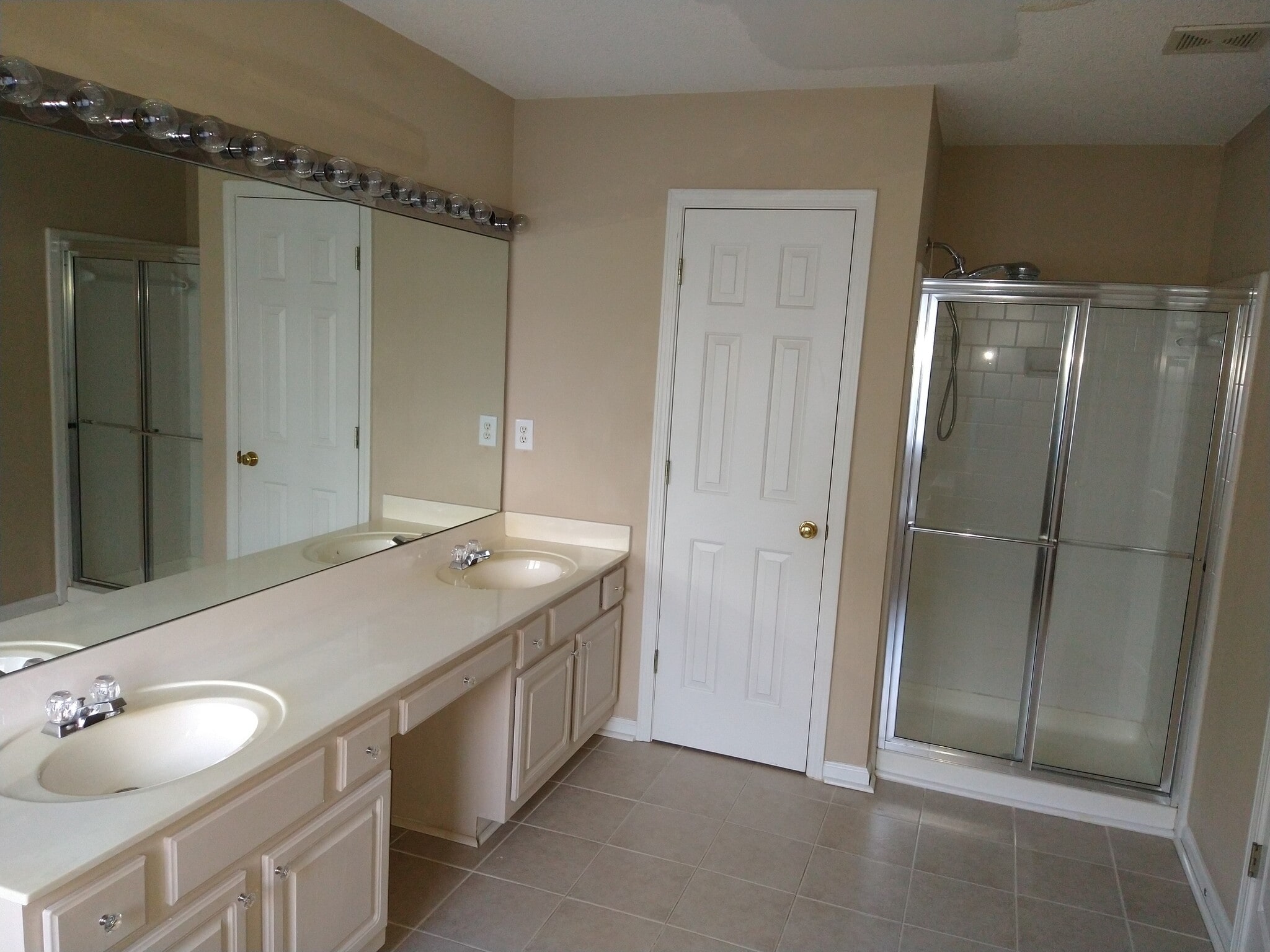 Building Photo - 715 Soneley Ct