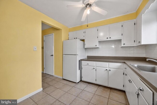 Building Photo - 728 Pennbrook Ave