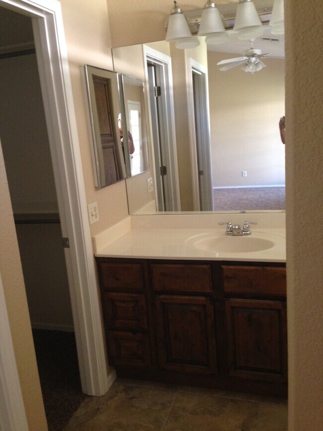 Building Photo - 2316 E Stottler Dr