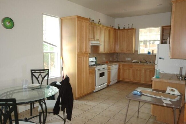 Primary Photo - 5406 Martin Ave