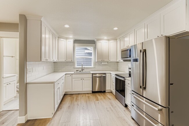 Building Photo - 3771 SE 43rd Ave