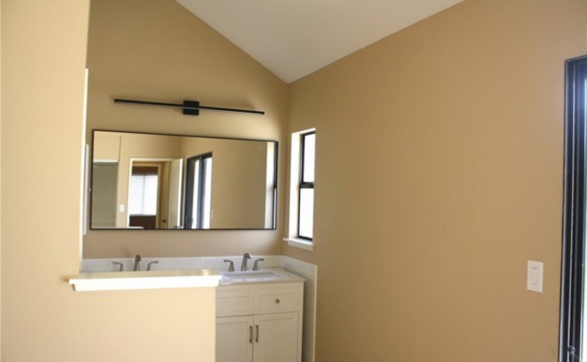 Building Photo - 23418 Pomita Pl