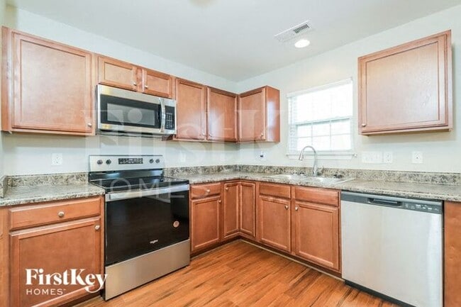 Building Photo - 3929 Creekmoore Dr