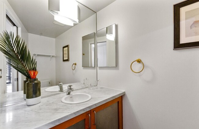 Building Photo - Light Filled Loft in the Mission-Parking Included-Contact for showing schedule!