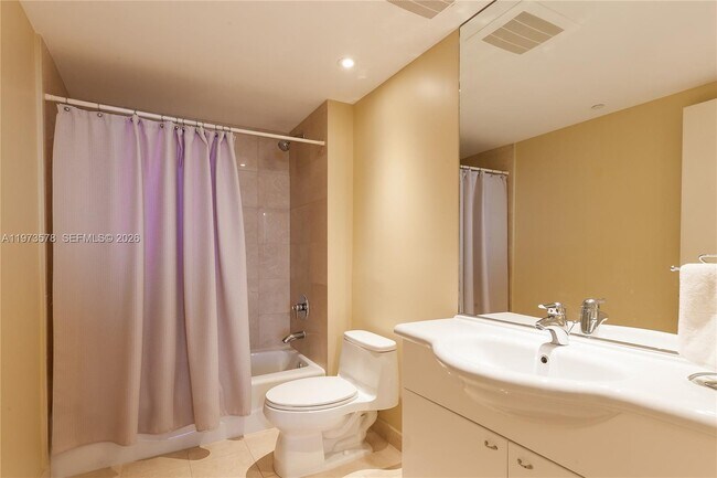 Building Photo - 1800 S Ocean Dr