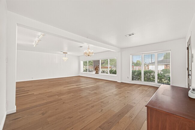 Building Photo - 10823 Sandstone St