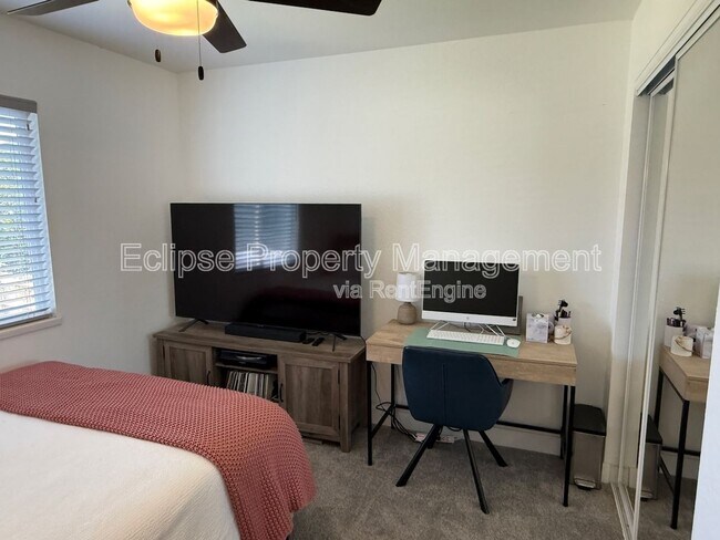 Building Photo - 464 Tara Dr