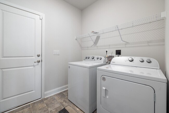 Building Photo - 55 Bushel Basket Dr