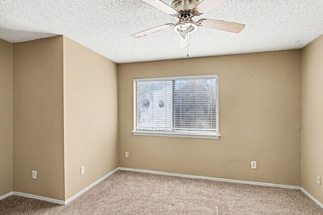 Building Photo - Charming 3-1-1 in S Dallas