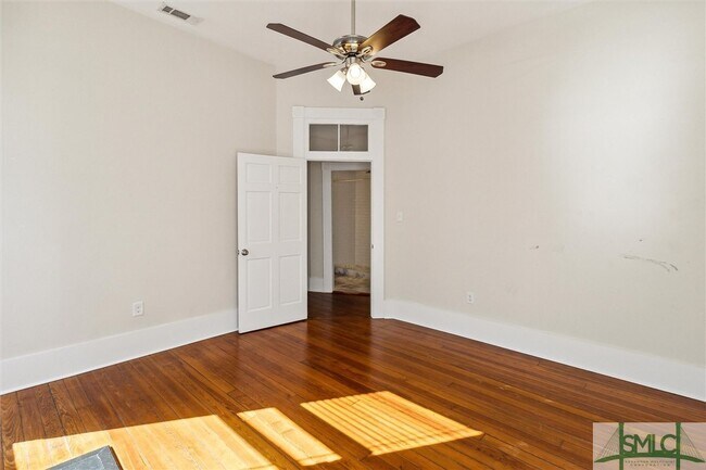 Building Photo - 413 E Waldburg St
