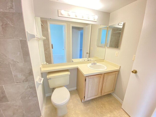 Building Photo - 12948 Broakfield Cir