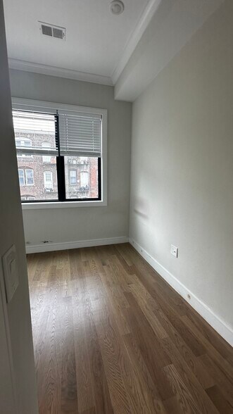 Building Photo - 19 Highgate St