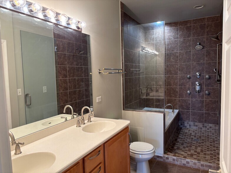 Master Bath - 331 E 17th St