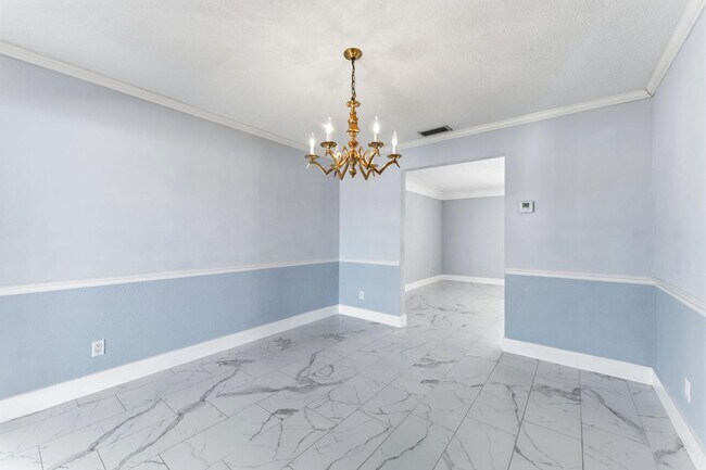 Building Photo - 1245 79th St S