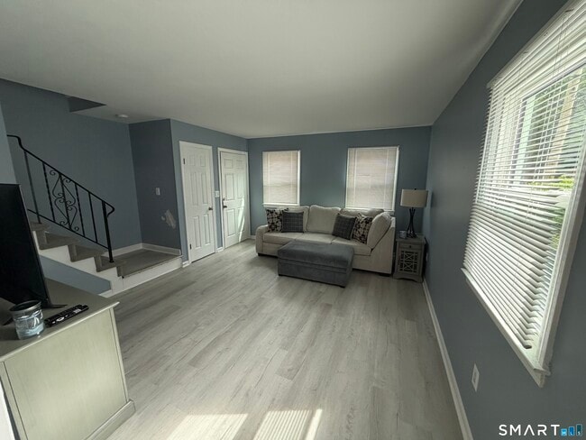 Building Photo - 61 Park Cir