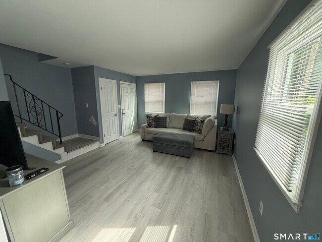 Building Photo - 63 Park Cir