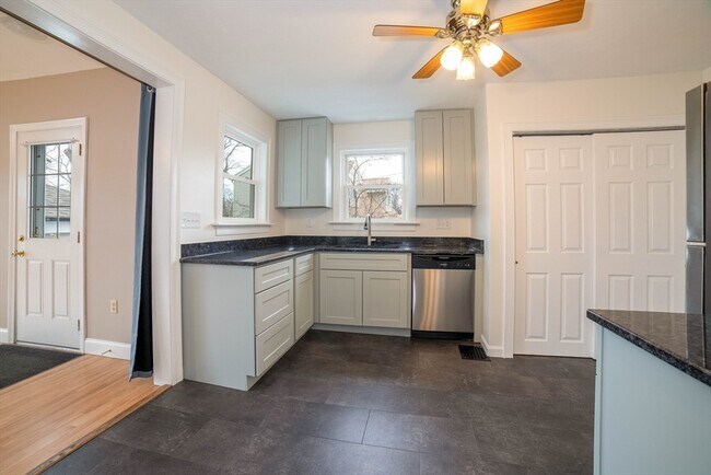 Building Photo - 8 Blackstone St