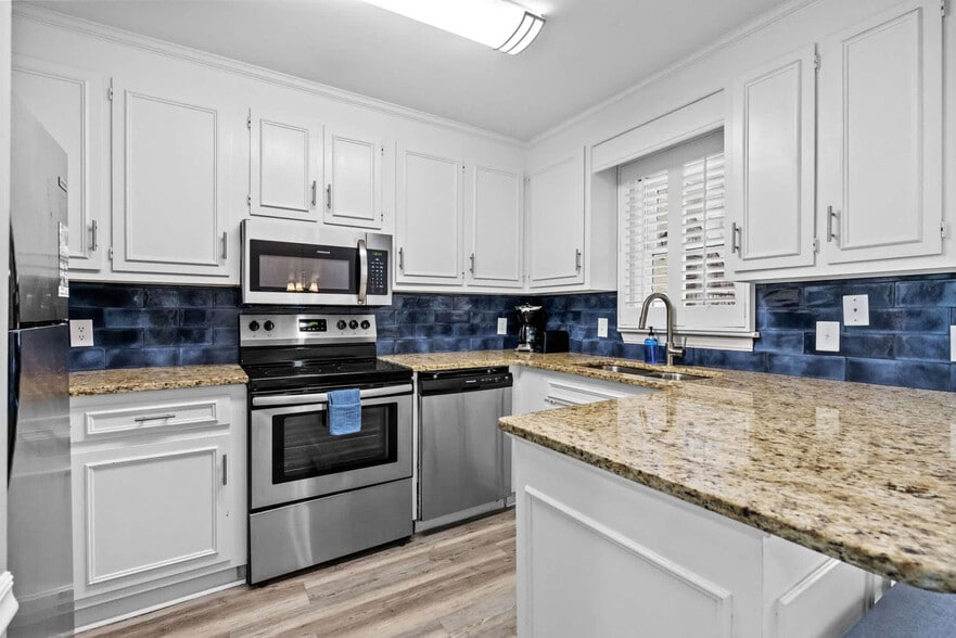 Building Photo - 2805B N Ocean Blvd