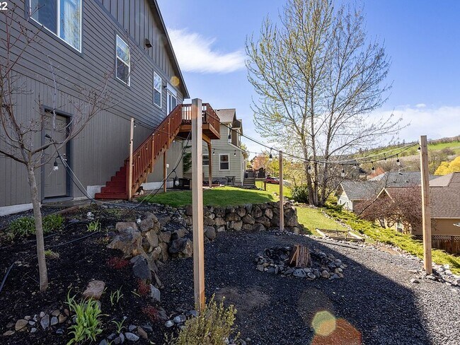 Building Photo - 2539 Jordan St