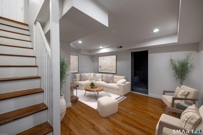 Building Photo - 7 Ann St