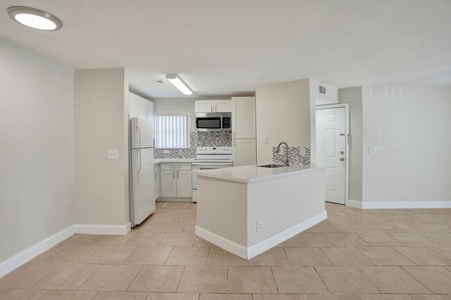 Building Photo - 12650 Vista Isles Dr