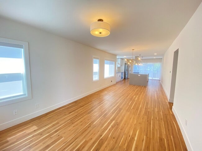 Building Photo - Advent - Large & Bright Two Bedroom Home L...